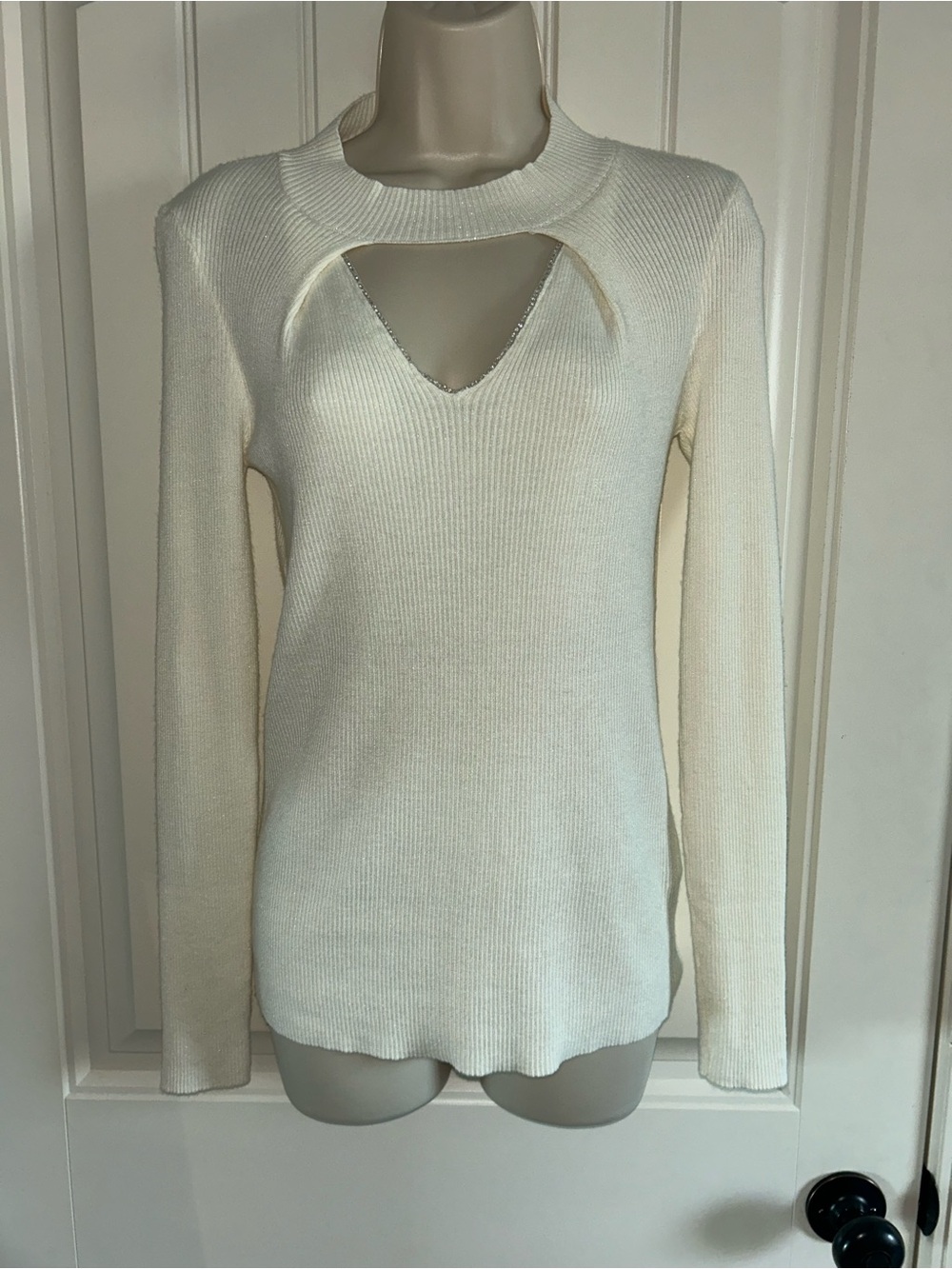 NWT Molly Bracken Cream Rib-Knit Sweater with Front Cutout Diamond Sparkle Sz S